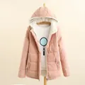 Manteau rembourré à capuche rose pour femme avec doublure en polaire blanche et design matelassé - M / Hauts / Rose