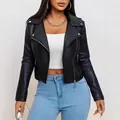 Giacca da motociclista chic in ecopelle nera da donna con eleganti dettagli in zip metallica - Taglia S / Top / Nero P06
