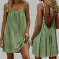 Robe d'été dos nu vert sauge avec détails plissés pour une tenue de vacances élégante - S / Robes / Vert matcha