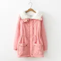 Parka invernale rosa da donna con collo in lana d'agnello bianca e coulisse regolabile - Taglia S / Top / Rosa brillante