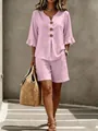 Vista completa de un conjunto de lino rosa de dos piezas con top abotonado y pantalón. - S / Top y Pantalones / Rosa