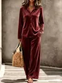 Elegantes weinrotes Samt-Lounge-Set mit geknöpftem Oberteil und weitem Bein für Damen - S / Oberteil Und Unterteil / Burgunderrot