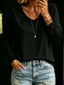 Elegante t-shirt nera a maniche lunghe con scollo a V per un look casual da donna - Taglia S / Top / Nero