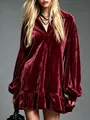 Vue détaillée d'une robe en velours bordeaux avec manches lanternes et ourlet volanté - S / Robes / Bordeaux
