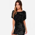 Vue détaillée du tissu à paillettes noires scintillantes et de la coupe moulante de la robe. - L / Robes / Noir