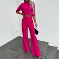 Elegante conjunto de 2 piezas fucsia con crop top y pantalones anchos de tiro alto - Rosa rojo