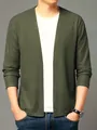 Vue détaillée de la maille gaufrée texturée de ce cardigan décontracté vert olive pour homme - S / Hauts / Vert Foncé