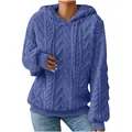 Detail eines lila Damen-Fleece-Hoodies mit Jacquard-Struktur und dickem Muster - S / Oberteile / Blau