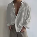 Camicia casual a maniche lunghe da uomo in tessuto strutturato grigio e stile minimale - Taglia S / Top / Grigio chiaro