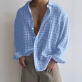 Camicia casual da uomo a maniche lunghe in blu chiaro strutturato per primavera - Taglia S / Top / Azzurro