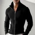 Gros plan sur le cardigan en maille côtelée noire avec col montant zippé - S / Hauts / Noir