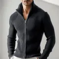 Vue détaillée d'un cardigan zippé en maille côtelée gris foncé pour homme à col montant. - S / Hauts / Gris foncé