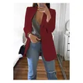 Detailweergave van een stijlvolle bordeauxrode damesblazer met lange mouwen - Bordeauxrood