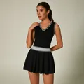 Robe de tennis athlétique pour femme en noir avec rayures blanches et ourlet à volants - Noir