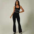 Professioneller schwarzer Yoga-Jumpsuit mit Schlaghose und weißen Kontrastpaspeln - S / Set / Schwarz