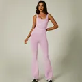 Eleganter pinkfarbener Yoga-Jumpsuit mit Schlaghose und weißen Kontrastpaspeln - S / Set / Rosa