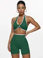 Set yoga verde scuro senza cuciture con reggiseno halter bianco e pantaloncini abbinati - Taglia S / Parte Superiore e Parte Inferiore / Verde