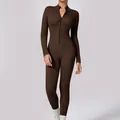 Bruine geribbelde hoog-elastische yoga jumpsuit uit één stuk voor dames met rits - S / Boven- En Onderstuk / koffiekleur
