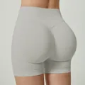 Naadloze lichtgrijze sportshort met hoge taille en push-up effect voor fitness en training - S / Bottoms / Grijs