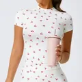 Ensemble de sport et yoga deux pièces blanc avec un imprimé mignon de cerises rouges - S / Hauts / Imprimé Cerise