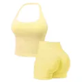 Completo sportivo senza cuciture giallo tenue due pezzi con top halter e pantaloncini - XS / Top E Pantaloni / giallo limone