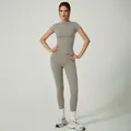 Ensemble de yoga gris 2 pièces pour femme avec haut à manches courtes et legging - S / Haut Et Bas / Gris Marron
