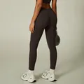 Leggings de yoga sin costuras marrón oscuro de cintura alta con efecto scrunch butt - S / Bottoms / Espresso