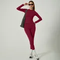 Ensemble de sport rouge foncé deux pièces avec haut à manches longues et leggings de yoga. - S / Haut Et Bas / Rouge Angola