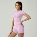 Ensemble de yoga deux pièces lavande avec haut à manches courtes et short de fitness - S / Haut Et Bas / Rose