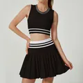 Ensemble de sport noir deux pièces avec haut court rayé et jupe de tennis plissée - S / Top et Bottom / Noir