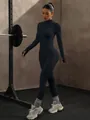 Vue complète d'une combinaison de yoga noire sans couture à manches longues et passe-pouces - S / Ensemble / Noir
