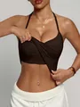Eleganter dunkelbrauner nahtloser Halter-Sport-BH mit überkreuztem Ausschnitt und Polsterung - XS / Oberteile / Mocha Braun