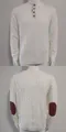 Weißer Zopfstrickpullover mit Knopfhals und burgunderroten Ellenbogen-Patches - M / Oberteile / Weiß
