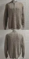 Vistas delantera y trasera de jersey trenzado de hombre con cuello alto de cremallera. - Verde claro