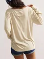 Vue arrière d'un t-shirt à manches longues décontracté et ample de couleur crème pour femme - S / Hauts / Blanc Cassé
