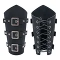 Schwarze Kunstleder-Armmanschette mit Metallschnallen, Nieten und Schnürdesign hinten - Armschiene mit drei Schnallen und Nieten / Einzelstück / Schwarz