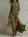 Vue détaillée d'une robe longue plissée vert olive avec fente élégante et manches longues - S / Robes / Vert Militaire