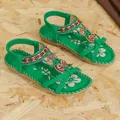Leuchtend grüne Bohemian-Flachsandalen mit handgefertigten Perlen und Blumenmuster - 35 / Grün