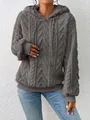 Detalle de sudadera con capucha gris de forro polar trenzado con textura suave y cordón - S / Tops / Gris Medio
