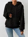 Detalle de sudadera con capucha de felpa negra para mujer con ajuste holgado y suave - Negro
