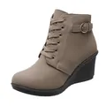 Detaillierte Seitenansicht der taupefarbenen Damen-Keilstiefeletten mit Schnürung und Schnalle - Khaki