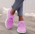 Rosafarbene Fly-Knit-Laufschuhe für Damen mit leichter weißer Sohle und Schnürsenkeln - 35 / Lila