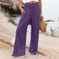 Dettaglio dei pantaloni larghi viola in cotone e lino a vita alta su una spiaggia. - Taglia S / Pantaloni e gonne / Viola