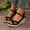 Detailed view of black cross strap wedge sandals with 8.5cm heel height - 38 / Cross Strap Wedge Sandals (001) / Black