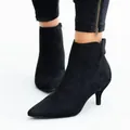 Vue détaillée de bottines noires à bout pointu et petit talon avec zip latéral - 36 / Noir