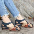 Sandales compensées rétro pour femmes avec lanières croisées colorées et fermeture velcro - 35 / Bleu