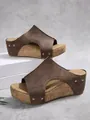 Sandales compensées marron rétro pour femmes avec rivets et semelle en liège - 36 / Café