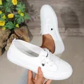 Baskets blanches minimalistes pour femmes avec un design à lacets élégant et semelle épaisse - 36 / Blanc