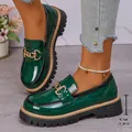 Mocassins à plateforme verts élégants avec chaîne dorée et talon 4,1 cm - 36 / Vert