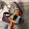 Sandales de plage à plateforme avec brides métalliques colorées et motif matelassé - 35 / Jaune